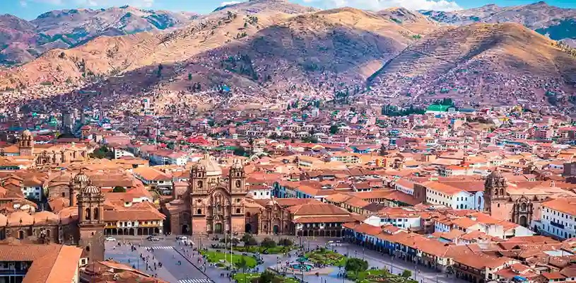 Plaza-de-armas-de-Cusco-desde-el